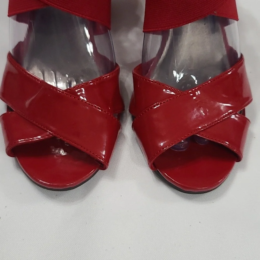 Predictions Womens Shiny Red Faux Leather Wedge Sandals Holidays 8W GUC READ‎